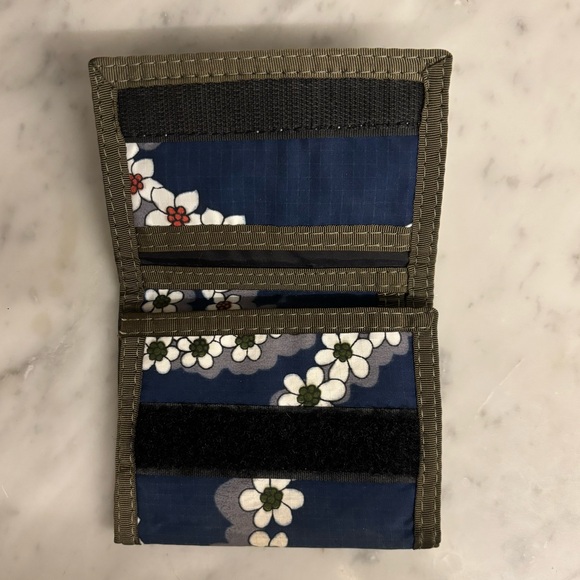 ROXY Wallet - Picture 2 of 6